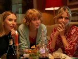 Scarlett Johansson, Sienna Miller y Emily Beecham en 'My Mother's Wedding'
