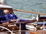 Ben Affleck dormido en el barco.