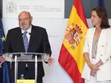El presidente de la Confederación Española de Cajas de Ahorros (CECA), José María Méndez, junto a la presidenta de la Asociación Española de la Banca, (AEB), Alejandra Kindelán.