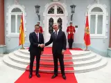 El presidente del Gobierno, Pedro Sánchez, junto al presidente de Montenegro, Milo Dukanovic.