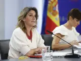 La vicepresidenta tercera, Teresa Ribera, y la ministra portavoz, Isabel Rodríguez, en la rueda de prensa posterior al Consejo de Ministros
