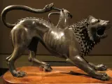 La Quimera de Arezzo, escultura en bronce perteneciente al arte etrusco.