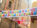 Mantones y farolillos adornan las calles de Madrid para San Cayetano