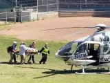 Evacuación de Salman Rushdie en un helicóptero medicalizado tras el ataque recibido en Nueva York.