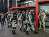 Integrantes de la Guardia Nacional se despliegan en Tijuana.