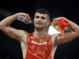 Asier Martínez celebra la victoria en el Europeo de Atletismo.