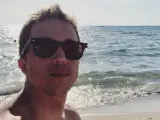 Selfie de Íñigo Errejón desde la playa.