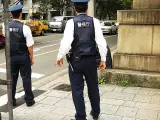 Dos agentes de policía japoneses.