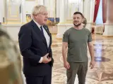 El primer ministro británico, Boris Johnson, con el presidente ucraniano, Volodímir Zelenski, en una nueva visita a Kiev.