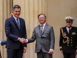 El presidente de España, Pedro Sánchez, y el presidente de Colombia, Gustavo Petro.