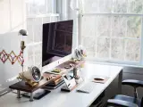 Un escritorio ordenado mejora la productividad y alivia el estrés.