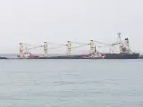 Gibraltar asiste a un buque granalero tras chocar con otro barco