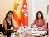 La presidenta de la Comunidad de Madrid, Isabel Díaz Ayuso, este martes reunida en Sol con la portavoz de Vox en la Asamblea de Madrid, Rocío Monasterio.