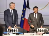 El presidente francés, Emmanuel Macron, junto a su ministro de Economía, Bruno Le Maire, en una reunión semanal en el Elíseo.