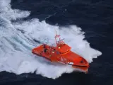 Salvamento Marítimo rescata a 63 subsaharianos de una neumática a la deriva a 20 millas de Fuerteventura