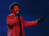 El cantante The Weeknd durante su actuación en la SuperBowl 2021.