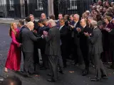 El primer ministro saliente, Boris Johnson, se despide de su equipo a las puertas de Downing Street, el 6 de septiembre de 2022.