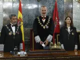 El presidente del CGPJ en funciones, Carlos Lesmes; el rey Felipe VI; y la ministra de Justicia, Pilar Llop; este miércoles.