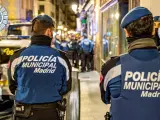 Los nuevos uniformes de Policía Municipal de Madrid, de menor tallaje, lucirán la bandera de España y la de la Comunidad