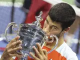 Alcaraz, con el trofeo del US Open.