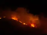Imagen del incendio que permanece activo desde el jueves pasado en la zona de Los Guájares (Granada), el 13 de septiembre de 2022.