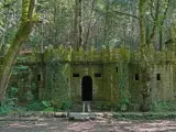 El castillo español abandonado en medio de un bosque encantado