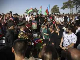 Funeral en Baku, Azerbaiyán, por un militar azerbaiyano muerto durante choques contra el ejército de Armenia.