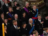 Los Reyes han sido sentados junto a los eméritos en el funeral de la reina Isabel II en la Abadía de Westminster en segunda fila y en una zona junto a otros miembros de otras casas reales.