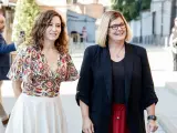 La presidenta de la Comunidad de Madrid, Isabel Díaz Ayuso, y la alcaldesa de Móstoles, Noelia Posse, este miércoles en la ciudad madrileña.