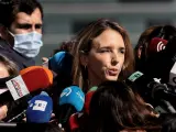 La diputada del PP en el Congreso, Cayetana Álvarez de Toledo, responde a los medios a su llegada a una reunión de la Junta Directiva Nacional tras la crisis interna del partido, en Eurostars Madrid Tower, a 1 de marzo de 2022, en Madrid (España).