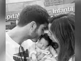 Lucía Villalón y Gonzalo Melero regresan a casa con su bebé