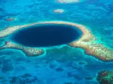 El Blue Hole de Coral en Belice.