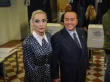 Silvio Berlusconi junto a su pareja Marta Fascina