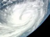 La Estación Espacial Internacional (ISS, por sus siglas en inglés), que orbita alrededor de la Tierra, capturó unas impresionantes imágenes de cómo se ve el huracán Ian desde el espacio.