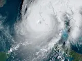Imagen de satélite del huracán Ian en la costa de Florida.