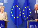 La presidenta de la Comisión Europea, Ursula von der Leyen, y el Alto Representante de la UE para Asuntos Exteriores y Política de Seguridad, Josep Borrell, durante una rueda de prensa en Bruselas.