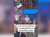 Canciones de los 'Backstreet Boys', de Britney Spears... Así fue la actuación sorpresa de Ed Sheeran en Ibiza