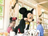 Mickey Mouse en uno de los restaurantes de Disneyland París.