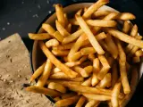 Los motivos por los que las patatas fritas con piel son más nutritivas que las que se cocinan sin piel.