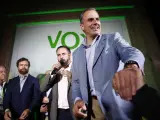 El candidato de VOX a la alcaldía de Madrid, Javier Ortega Smith y el presidente del partido, Santiago Abascal, declaran tras conocer los resultados de las elecciones de 2019.