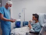 Ryan Reynolds, hablando con su médico tras la colonoscopia.