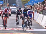Alejandro Valverde cruza la línea de meta del Giro de Lombardía.