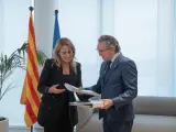 Natàlia Mas ha asumido la cartera de Economía y Hacienda de la Generalitat de la mano del conseller saliente, Jaume Giró.