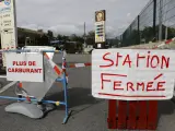 Una gasolinera cerrada en Niza, Francia.