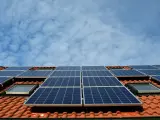 El autoconsumo fotovoltaico es predominante, aunque tambi&eacute;n existen sistemas e&oacute;licos.