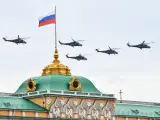 Imagen de archivo de helicópteros de las fuerzas rusas sobrevolando Moscú