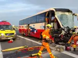 Accidente mortal entre un autobús y un camión en la A-3.