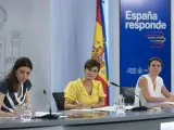 (I-D) La ministra de Justicia, Pilar Llop; la ministra Portavoz, Isabel Rodríguez y la ministra de Igualdad, Irene Montero, durante una rueda de prensa posterior a la reunión del Consejo de Ministros, en el Palacio de La Moncloa, a 30 de agosto de 2022, en Madrid (España).