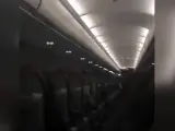 Un avión pierde un motor en medio de una tormenta y desata el pánico entre los pasajeros