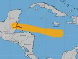 Trayectoria del huracán Lisa hacia Belice, en un detalle de un mapa del Centro Nacional de Huracanes (NHC) de Estados Unidos.
